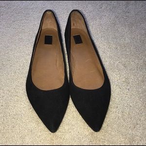 Pointy toe classic black flat